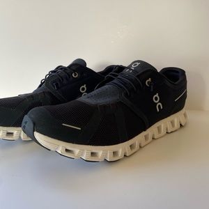 Mens On cloud black mesh running shoes size 10